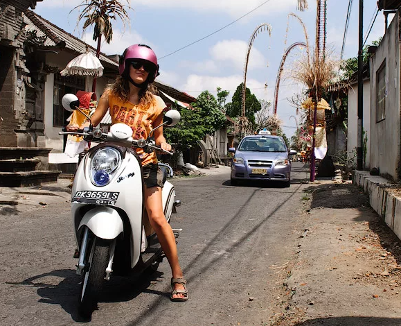 Почему мопеды популярны на Бали - фотография